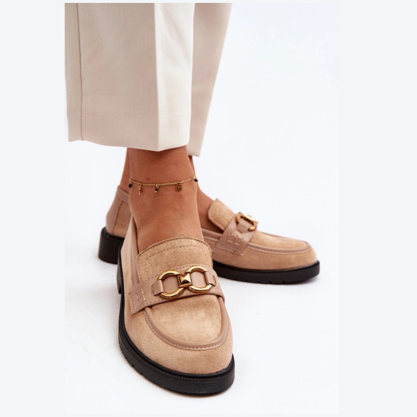 Loafers femmes –classique avec talon bas et boucle dorée