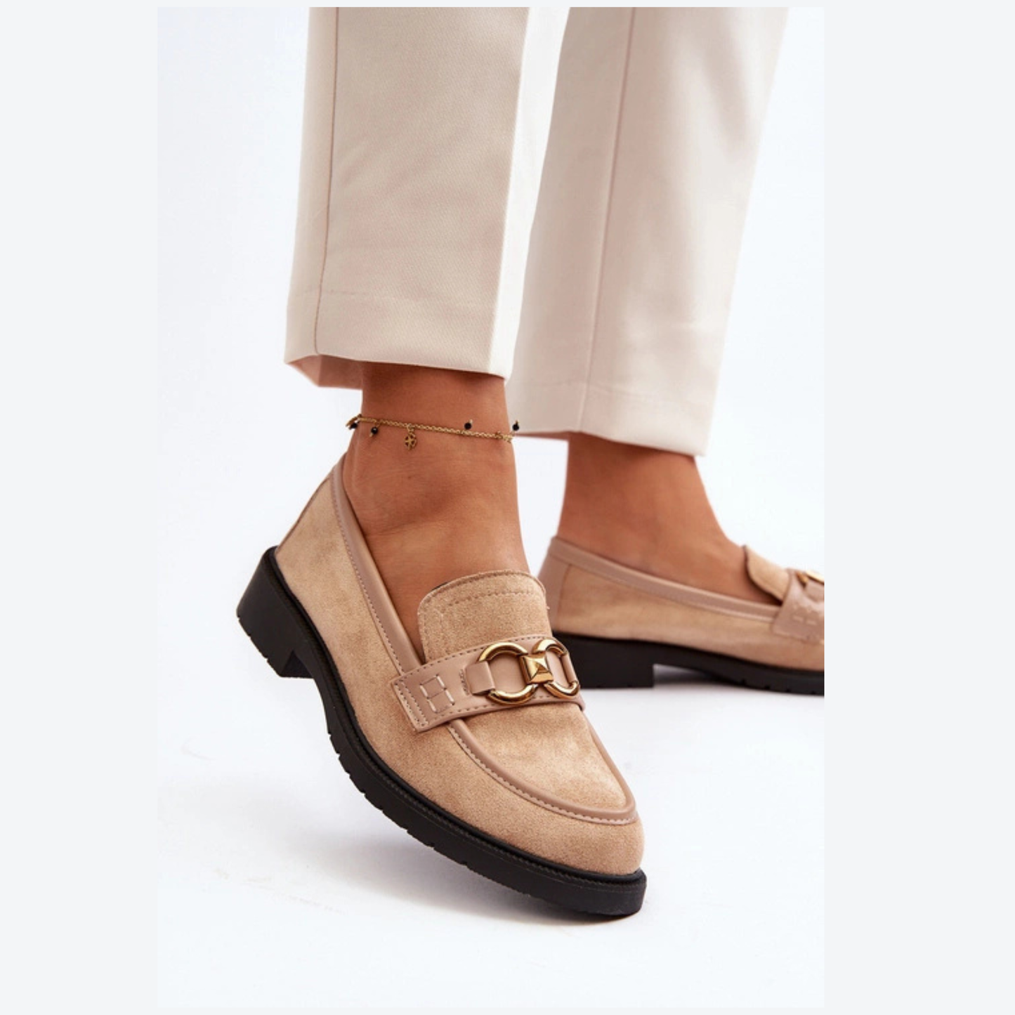 Loafers femmes –classique avec talon bas et boucle dorée