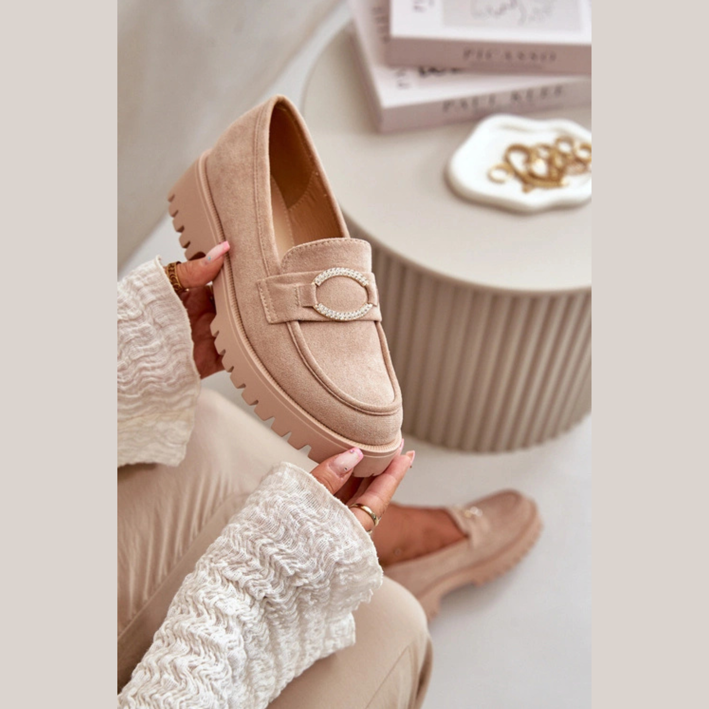 Loafers femmes – en cuir avec boucle métallique ronde