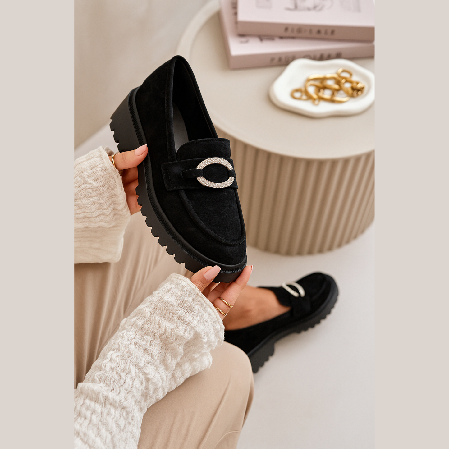 Loafers femmes – en cuir avec boucle métallique ronde