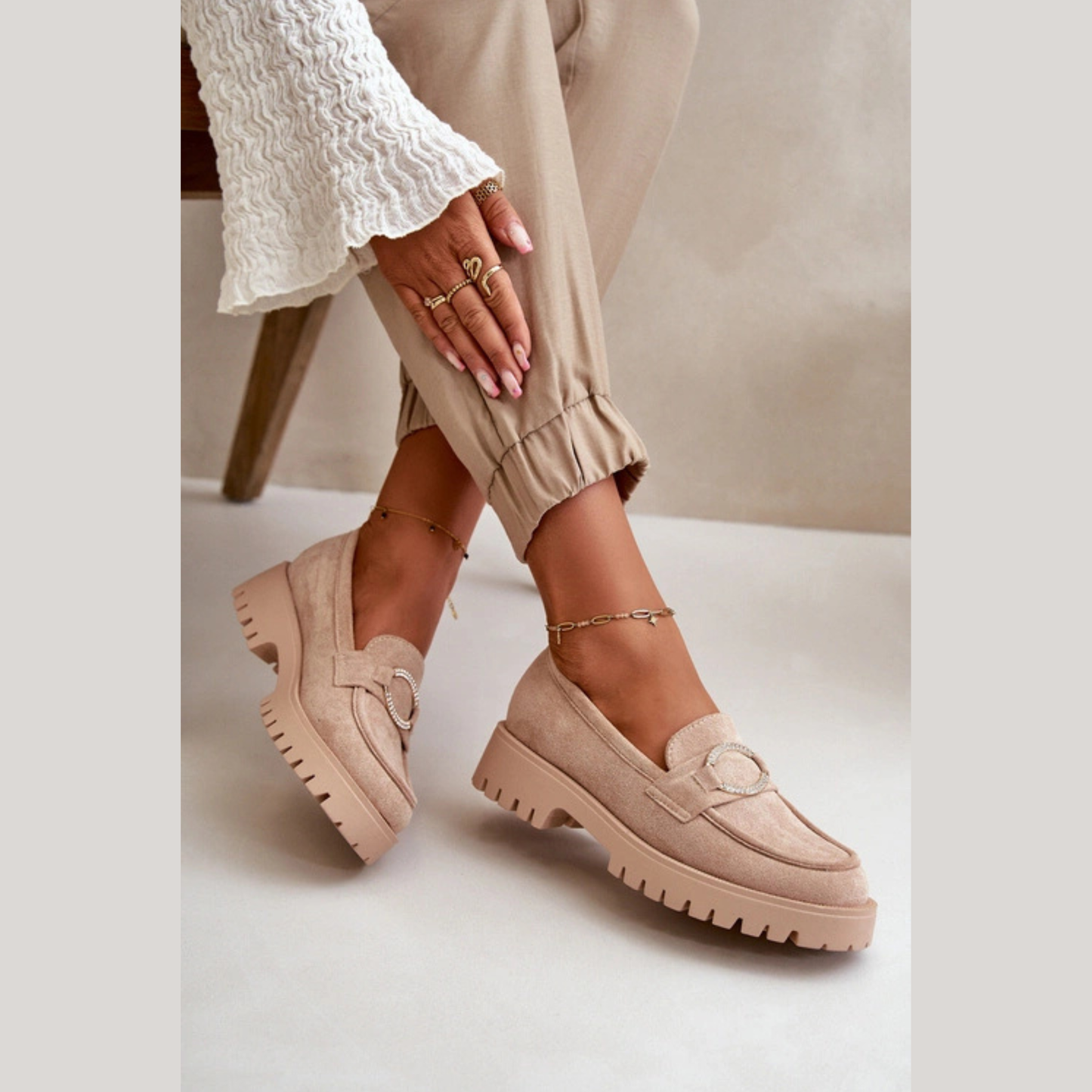 Loafers femmes – en cuir avec boucle métallique ronde