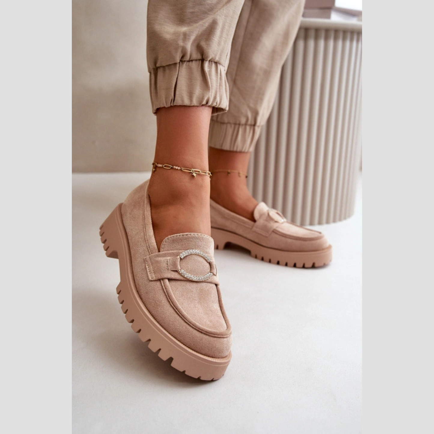 Loafers femmes – en cuir avec boucle métallique ronde