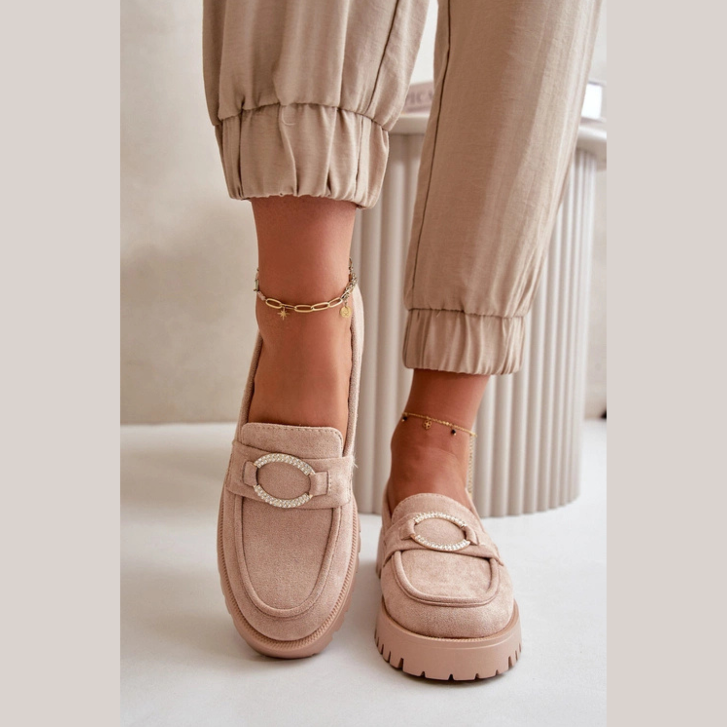 Loafers femmes – en cuir avec boucle métallique ronde
