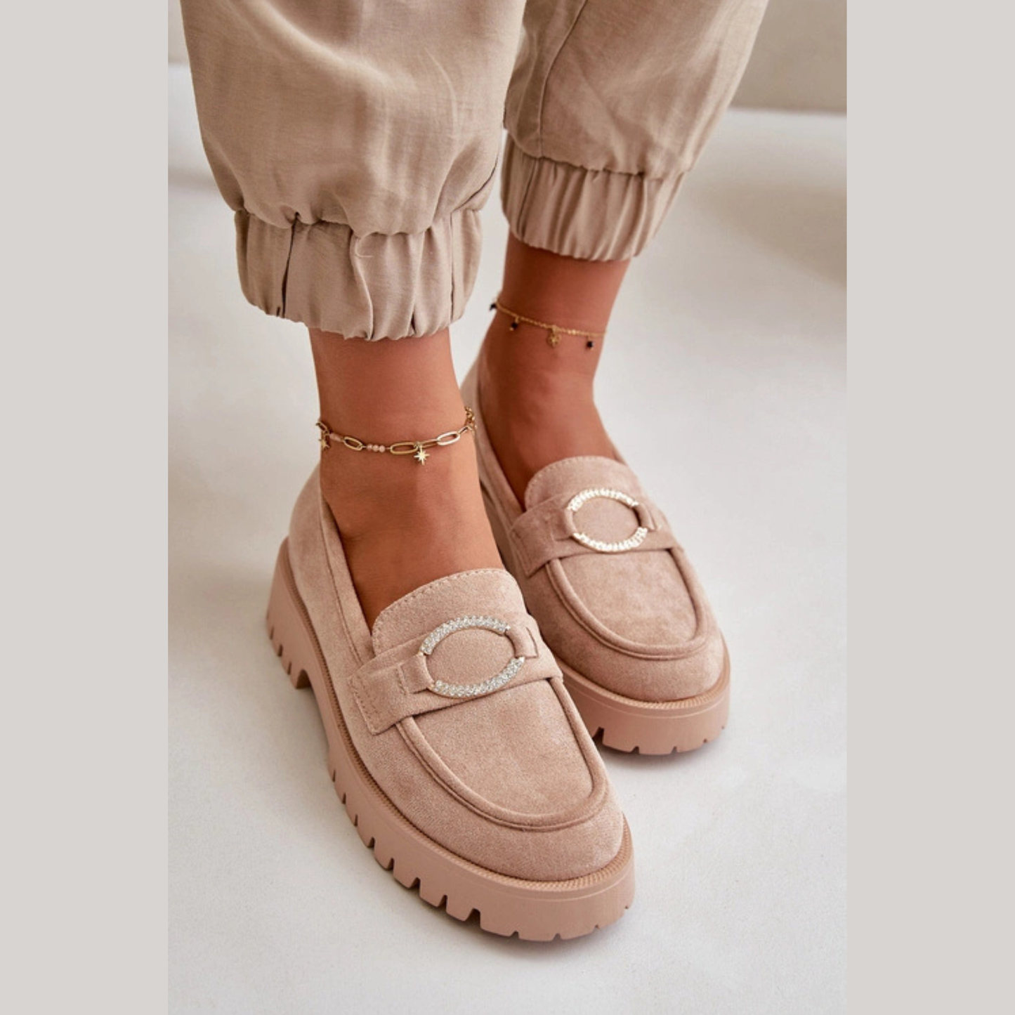 Loafers femmes – en cuir avec boucle métallique ronde