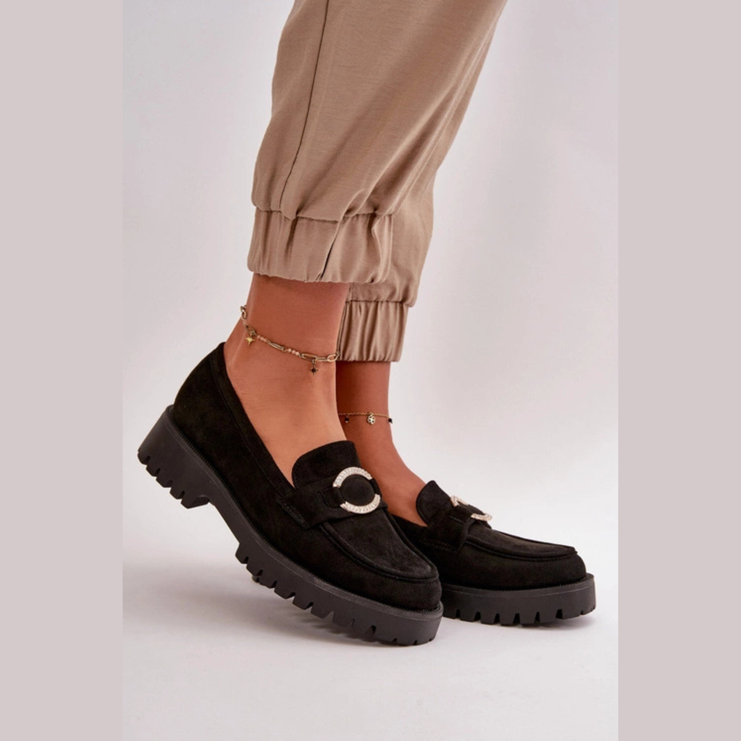 Loafers femmes – en cuir avec boucle métallique ronde