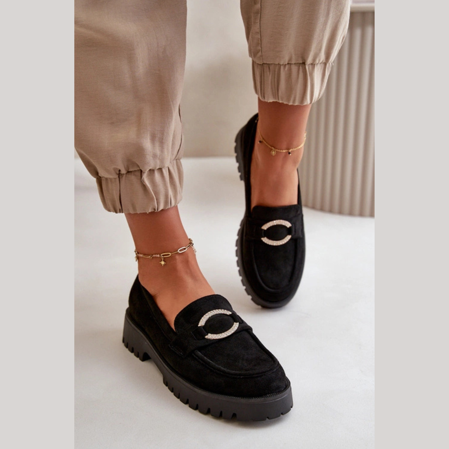 Loafers femmes – en cuir avec boucle métallique ronde