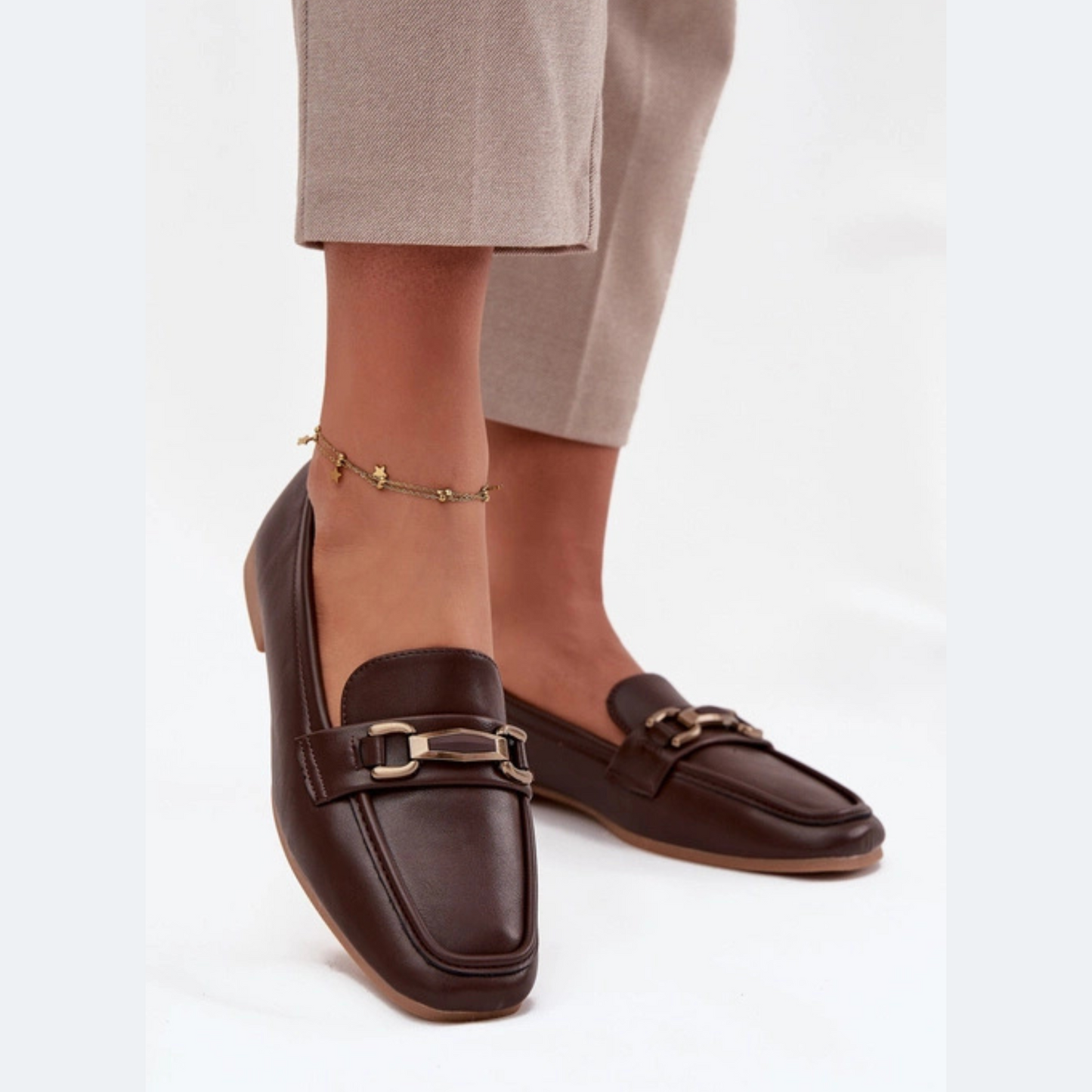 Mocassins élégants avec bijoux métalliques