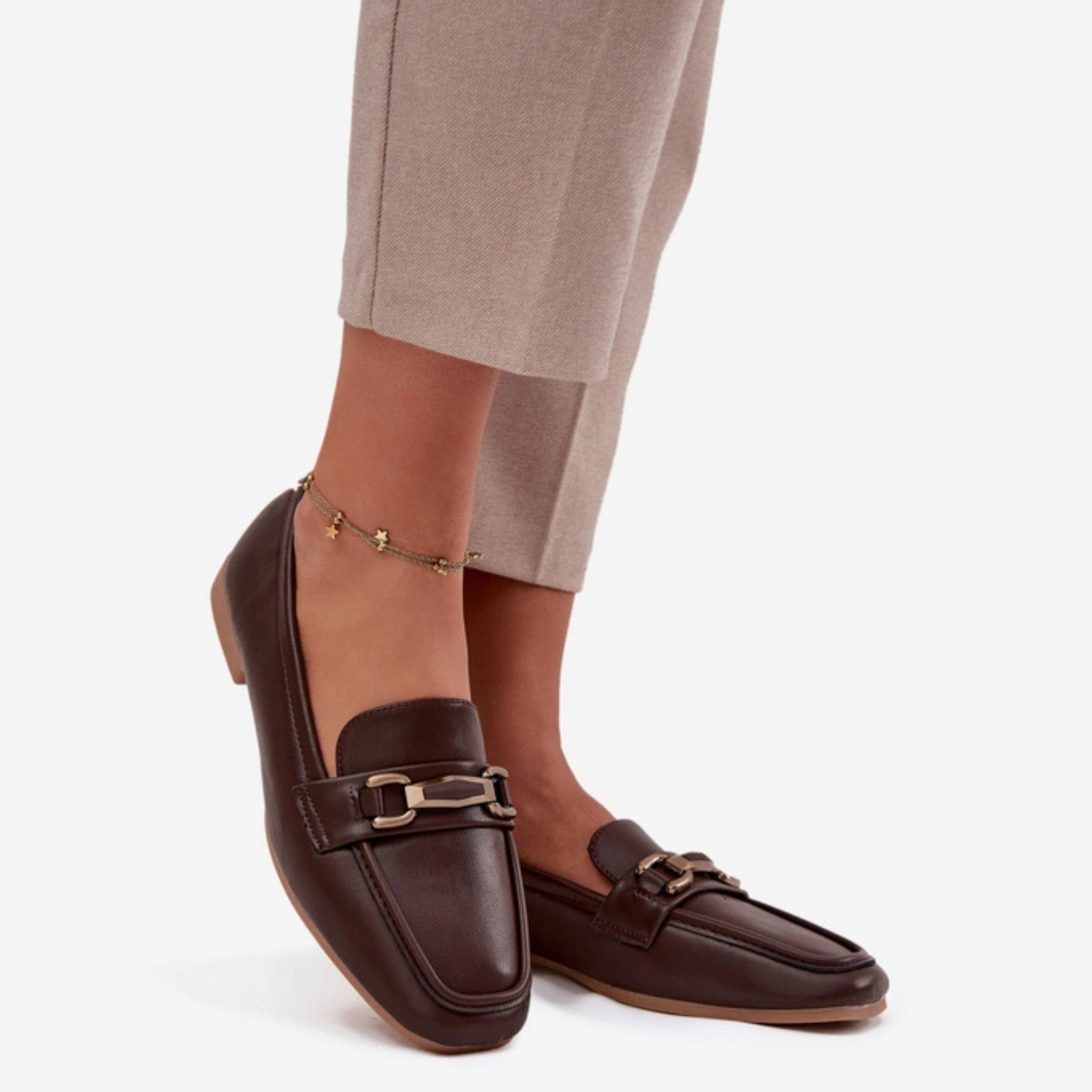 Mocassins élégants avec bijoux métalliques