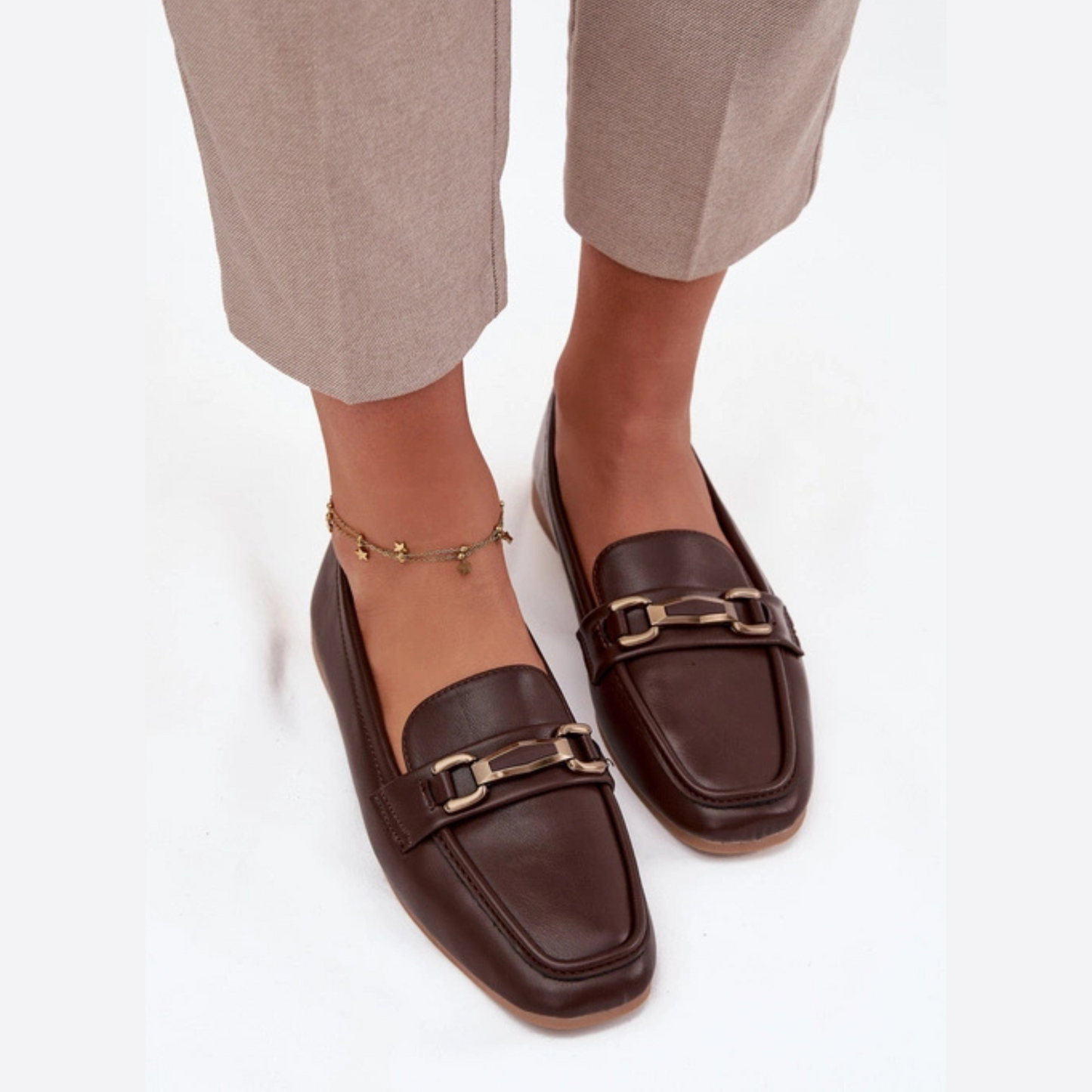 Mocassins élégants avec bijoux métalliques