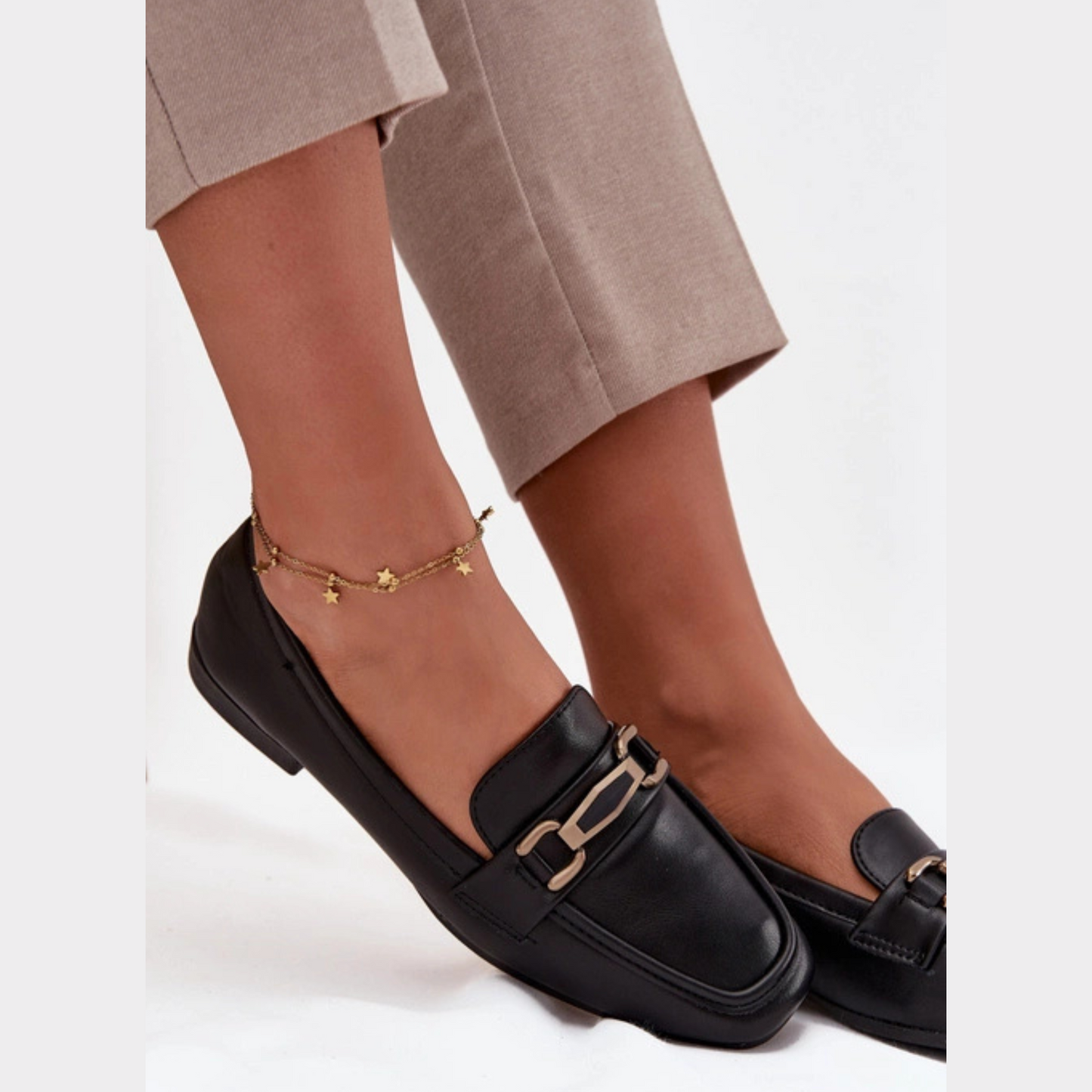 Mocassins élégants avec bijoux métalliques