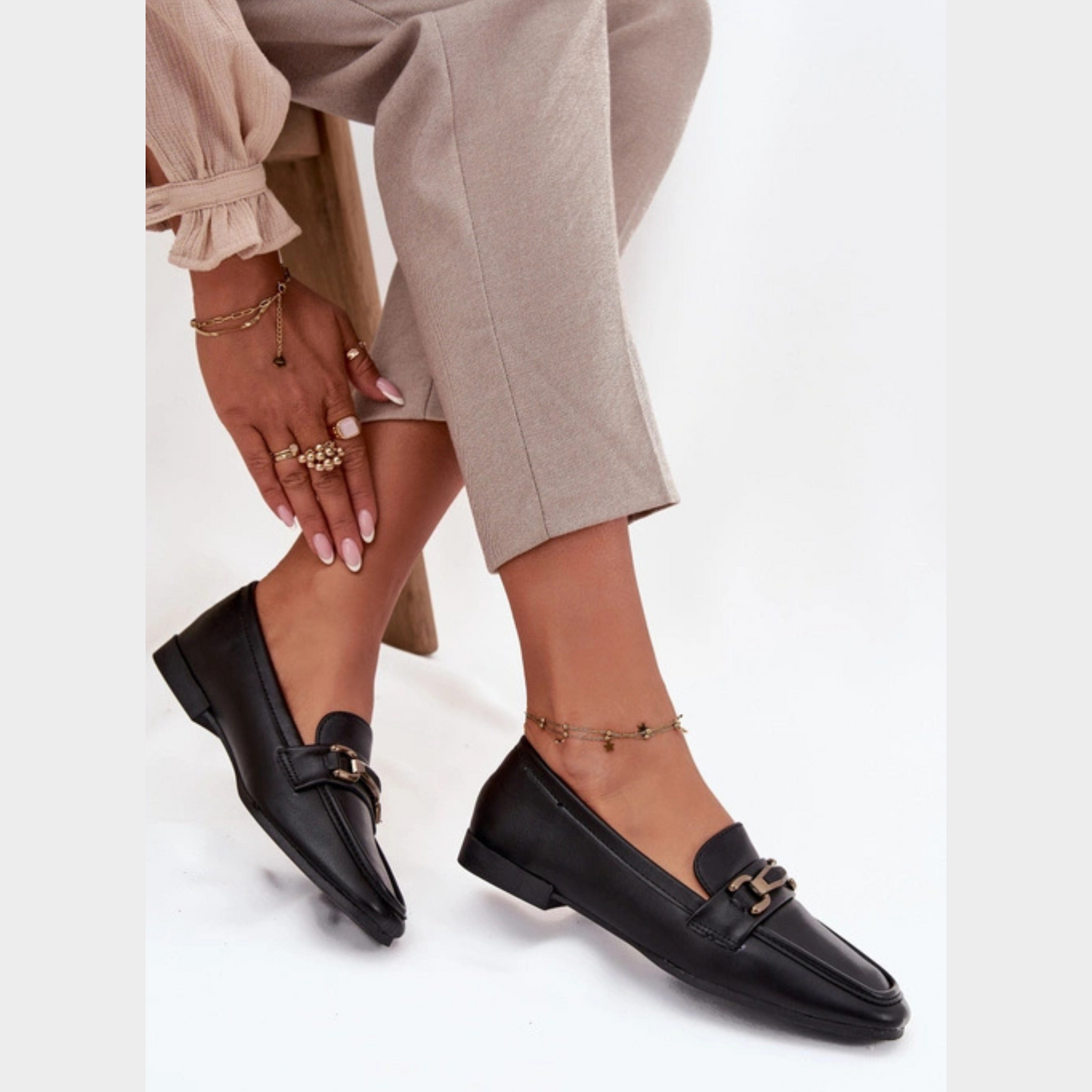 Mocassins élégants avec bijoux métalliques