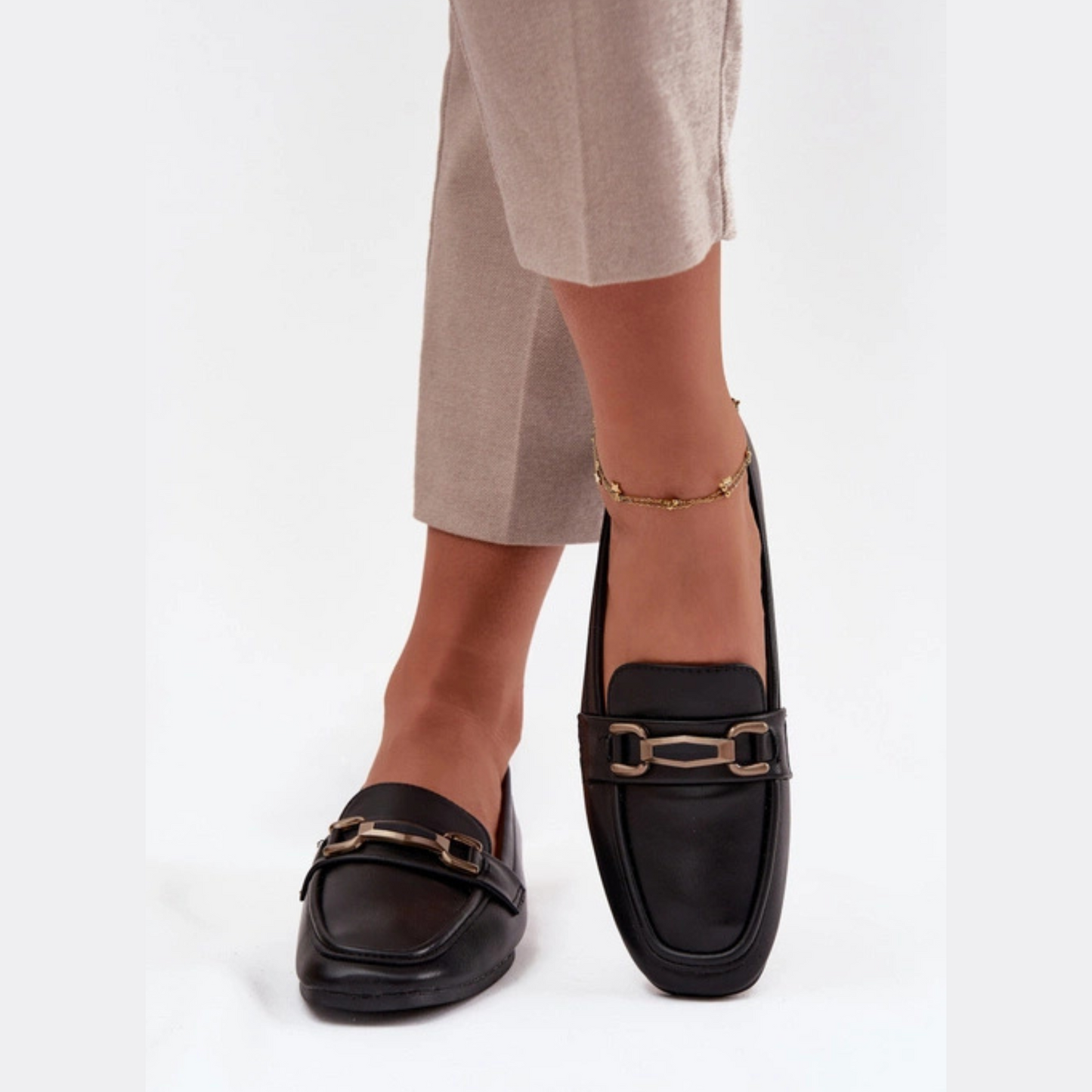 Mocassins élégants avec bijoux métalliques