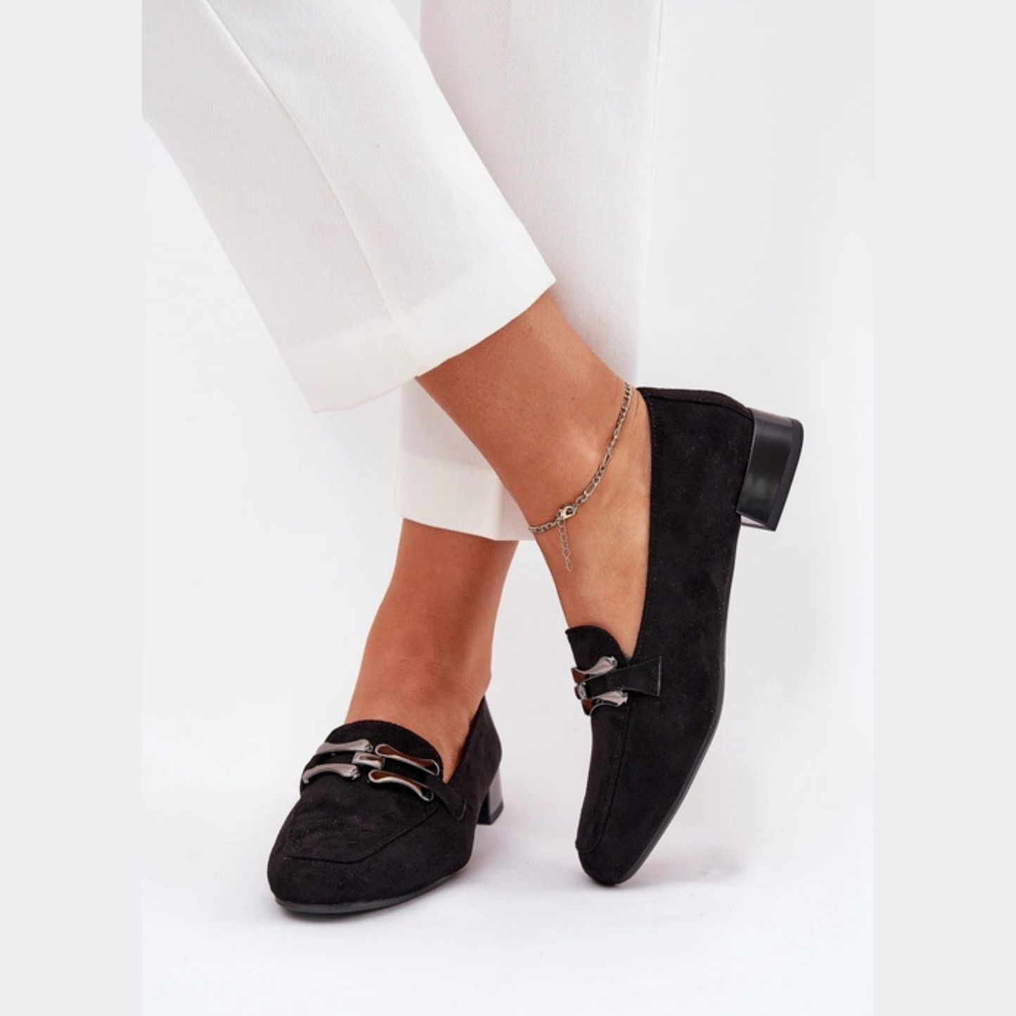 Loafers élégance confort, petit talon et boucle métallique