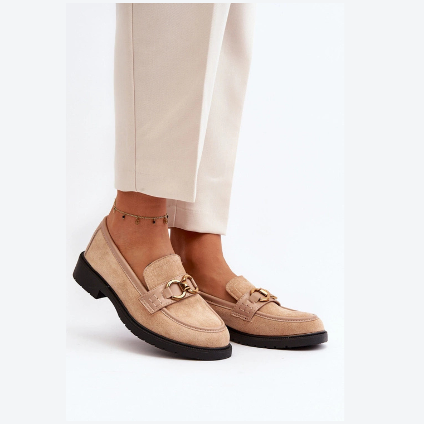 Loafers femmes –classique avec talon bas et boucle dorée