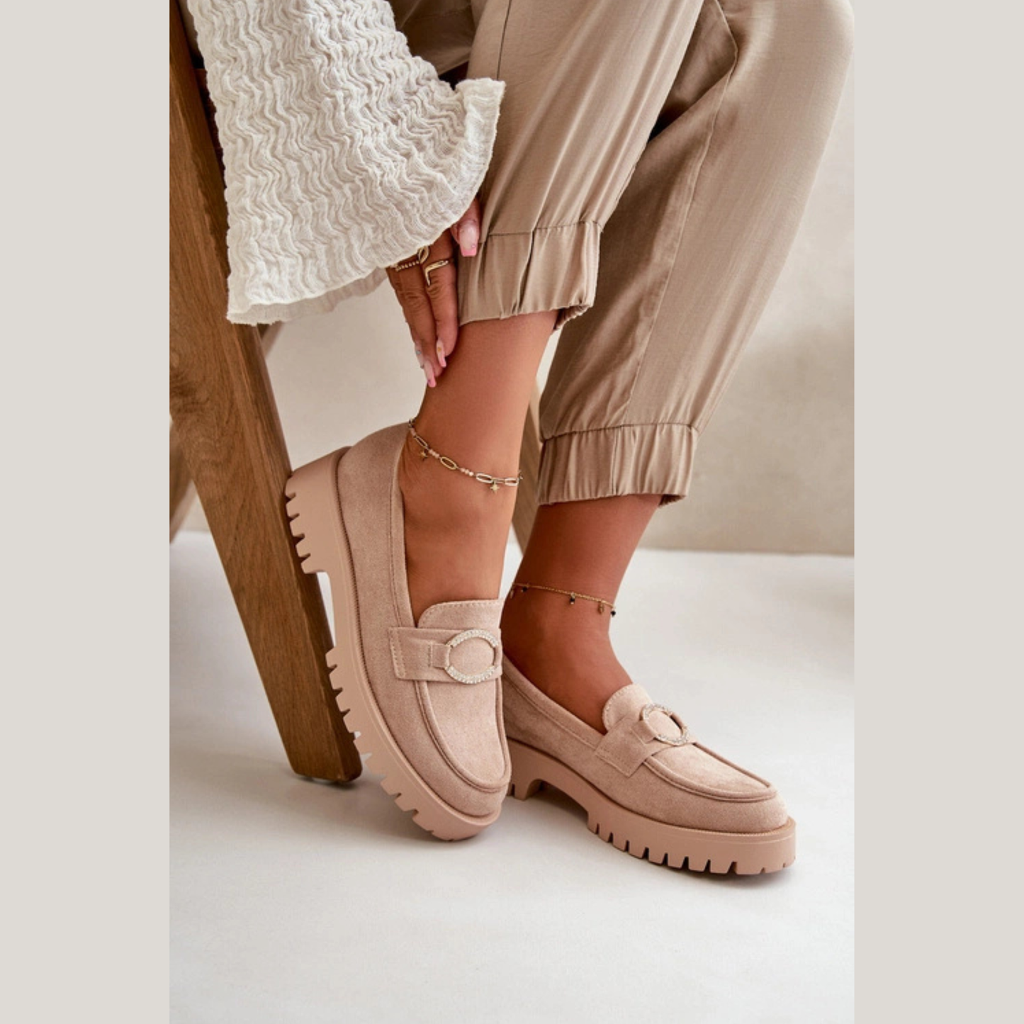 Loafers femmes – en cuir avec boucle métallique ronde