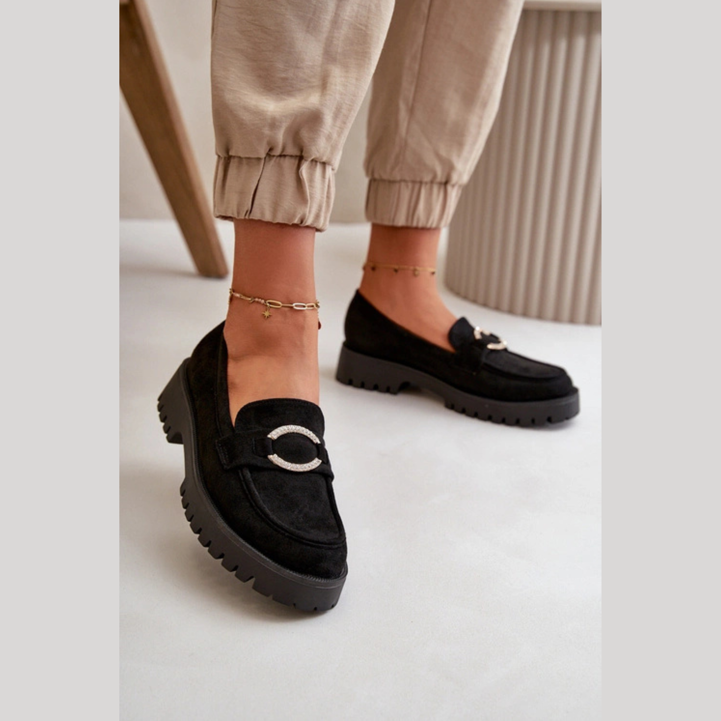 Loafers femmes – en cuir avec boucle métallique ronde