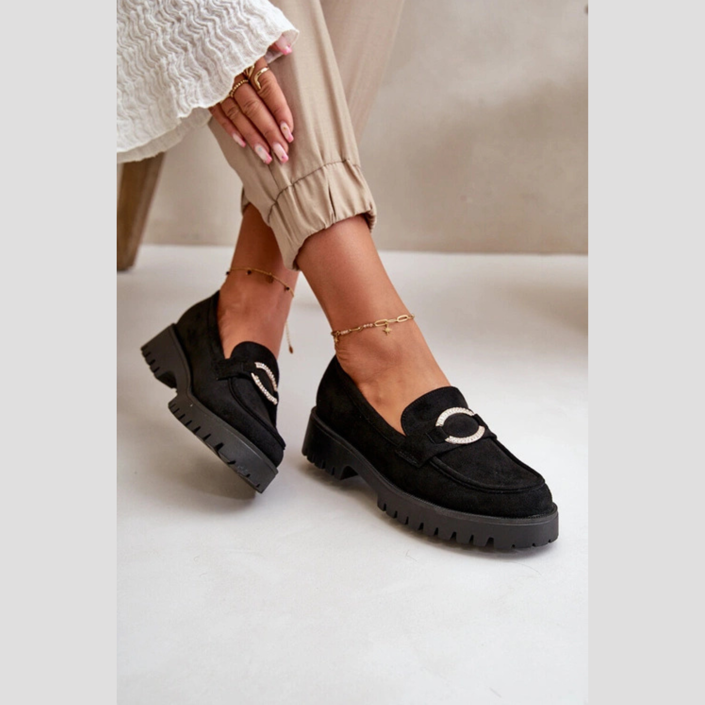 Loafers femmes – en cuir avec boucle métallique ronde