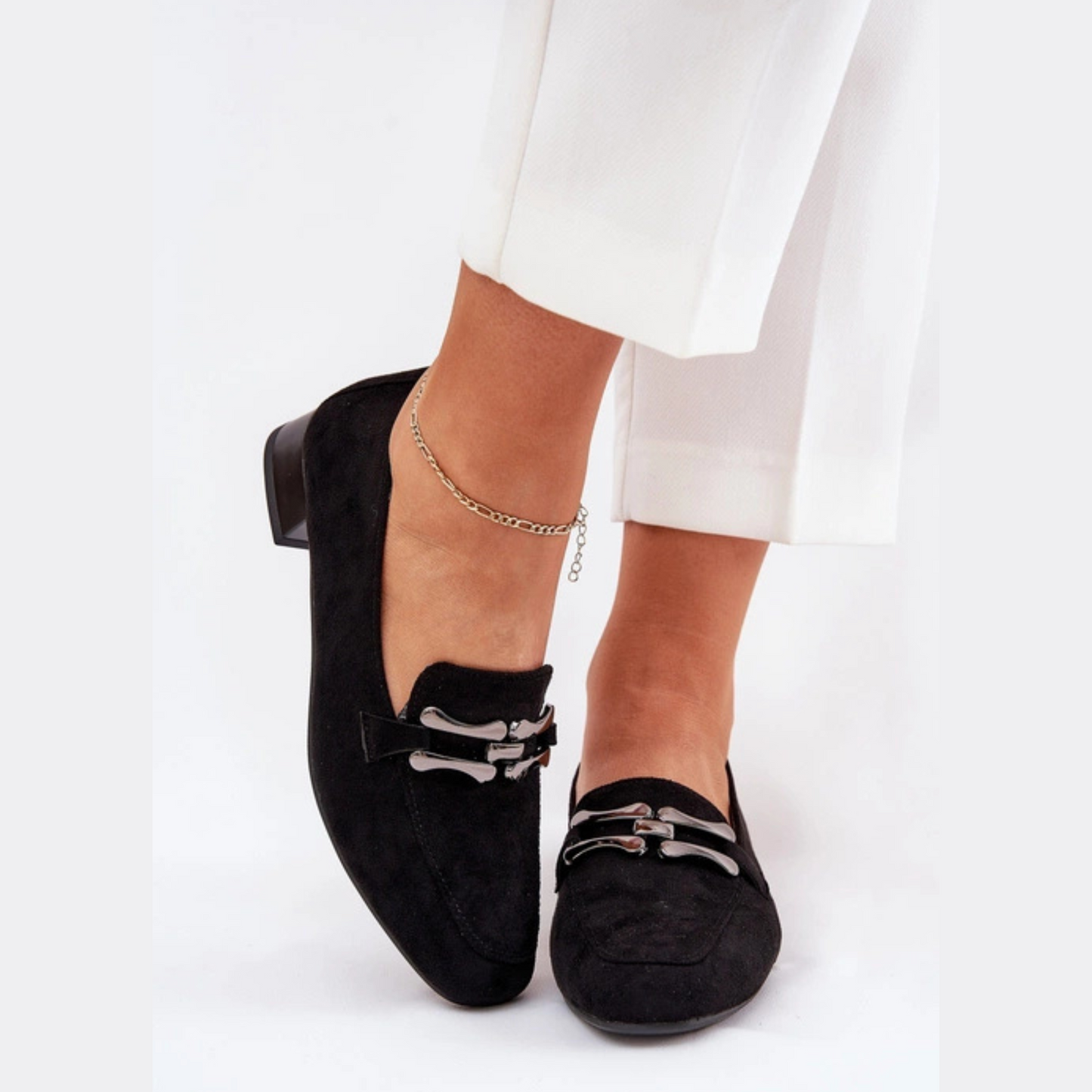 Loafers élégance confort, petit talon et boucle métallique