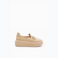 Loafer féminin moderne orné d’une boucle métallique