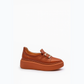 Loafer féminin moderne orné d’une boucle métallique