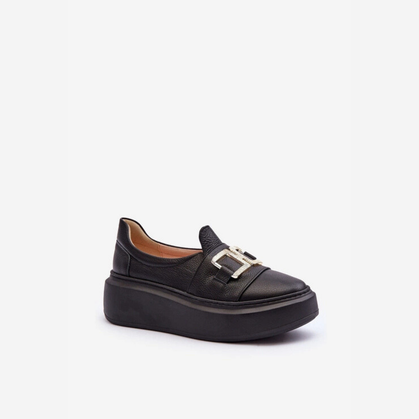 Loafer féminin moderne orné d’une boucle métallique