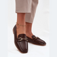 Mocassins élégants avec bijoux métalliques