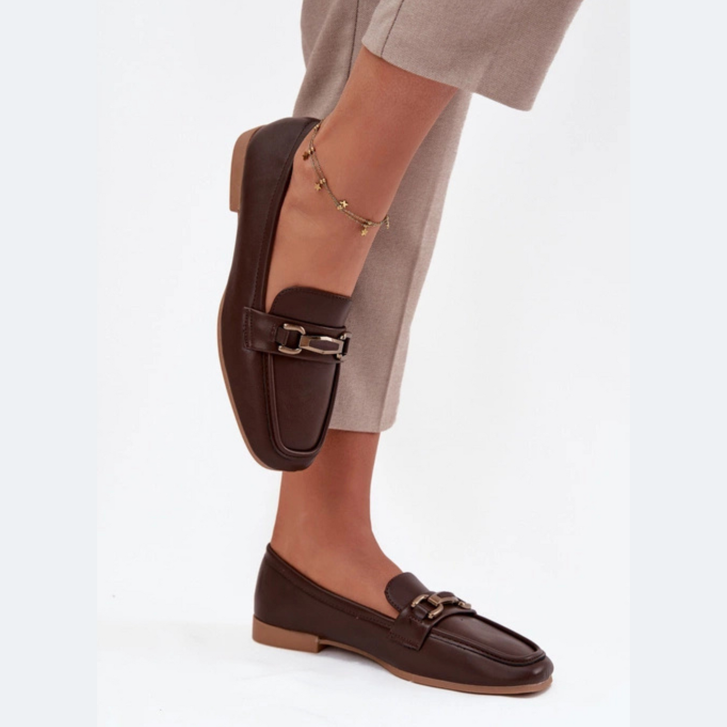 Mocassins élégants avec bijoux métalliques