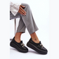 Loafer féminin moderne orné d’une boucle métallique