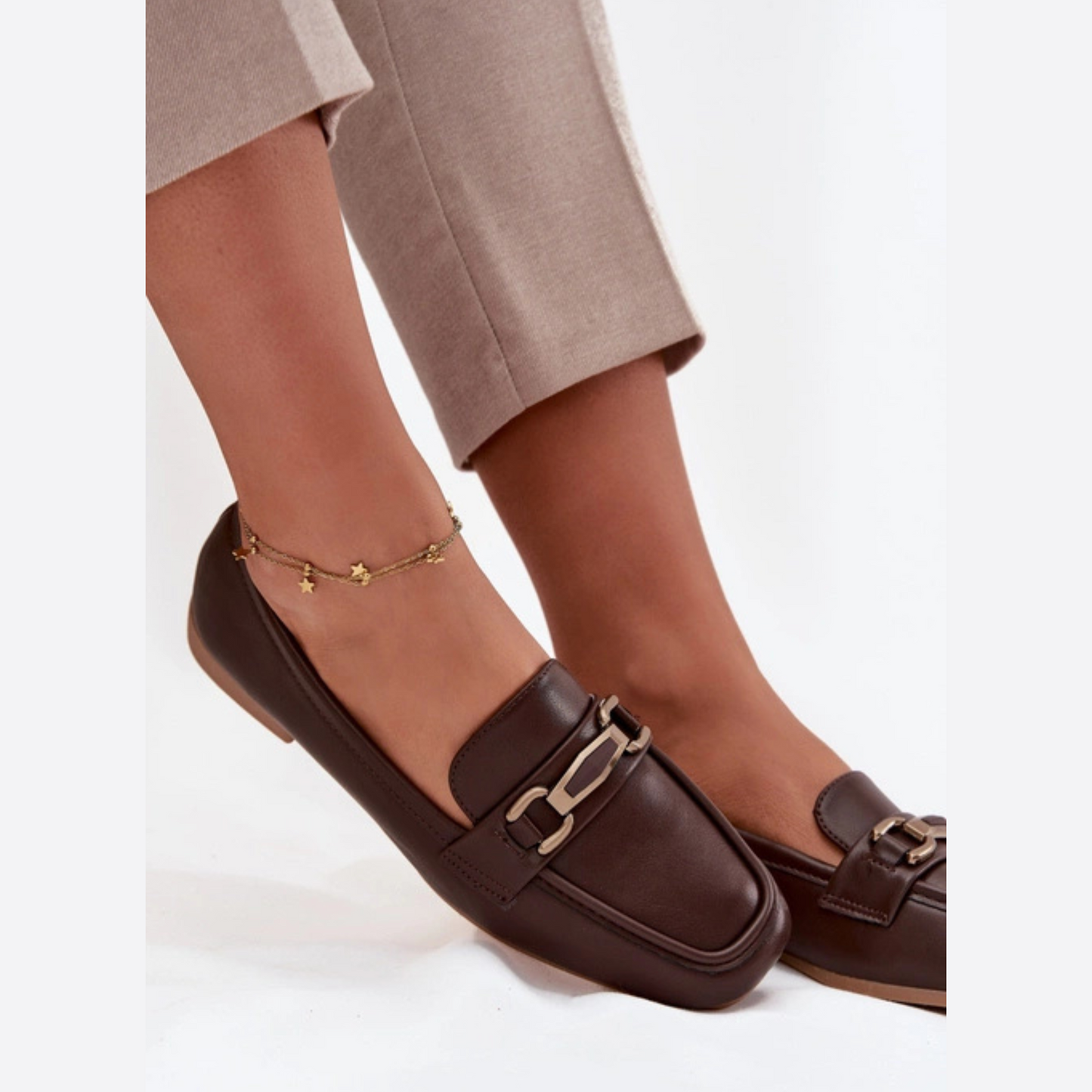 Mocassins élégants avec bijoux métalliques