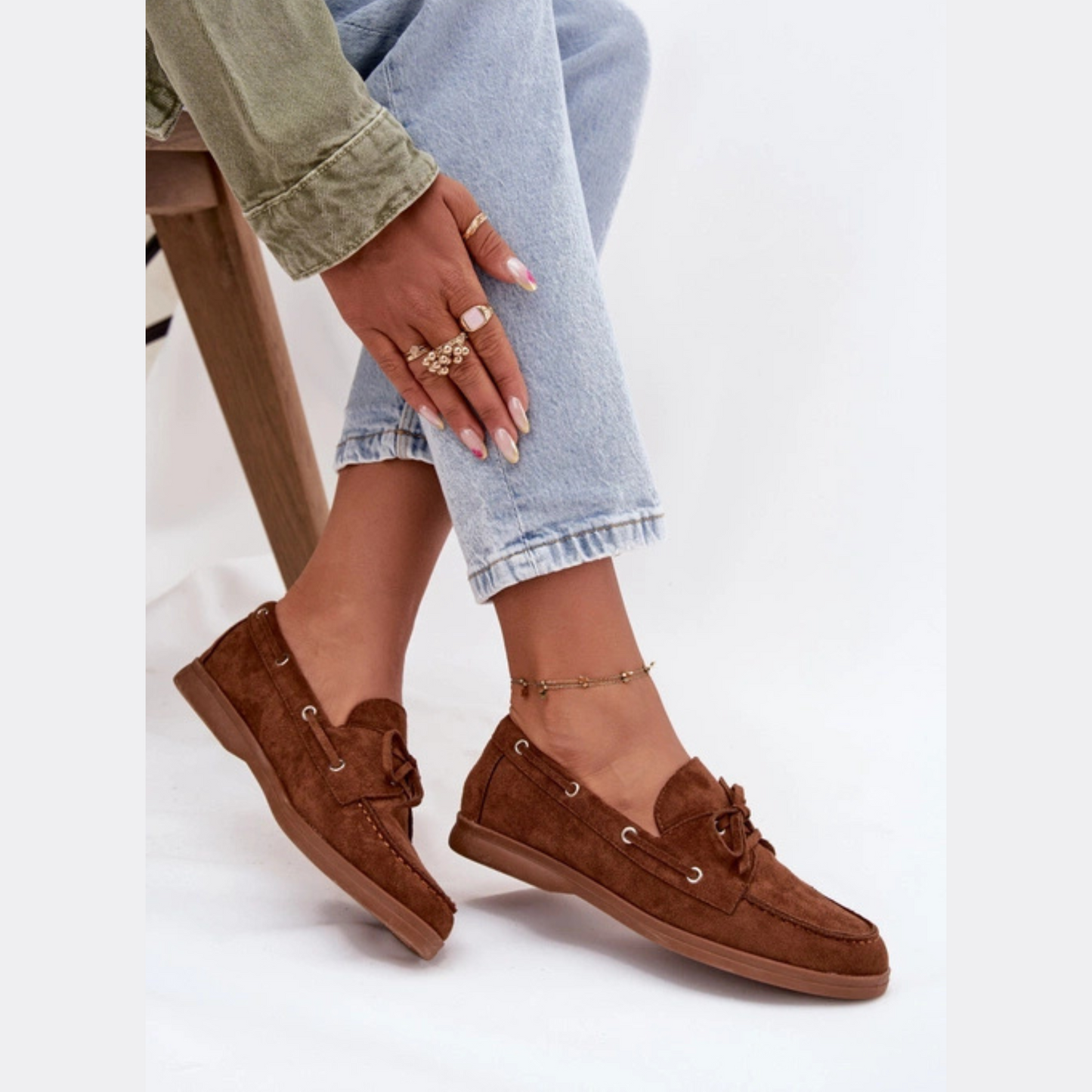 Mocassins à lacets avec œillets argentés