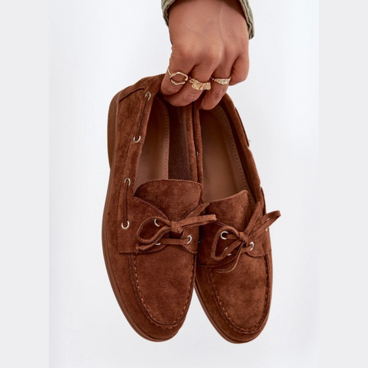 Mocassins à lacets avec œillets argentés