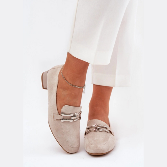 Loafers élégance confort, petit talon et boucle métallique