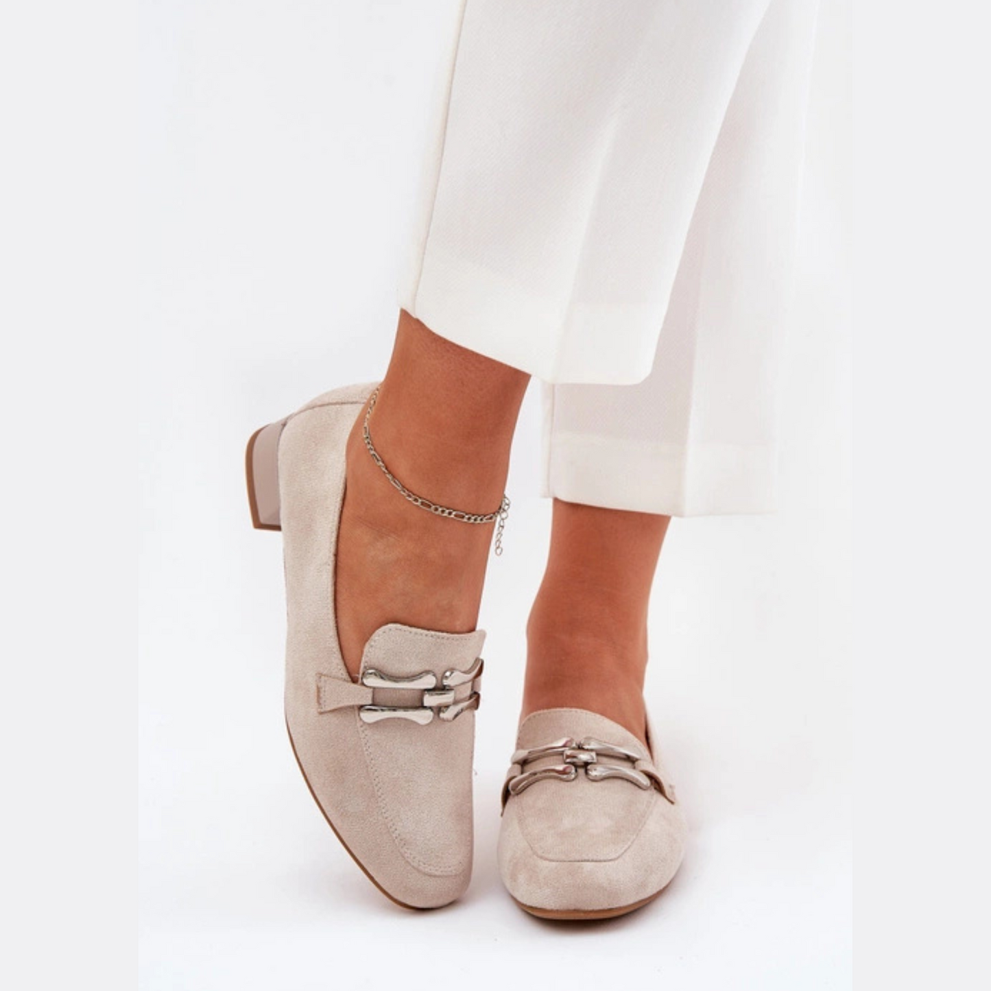 Loafers élégance confort, petit talon et boucle métallique