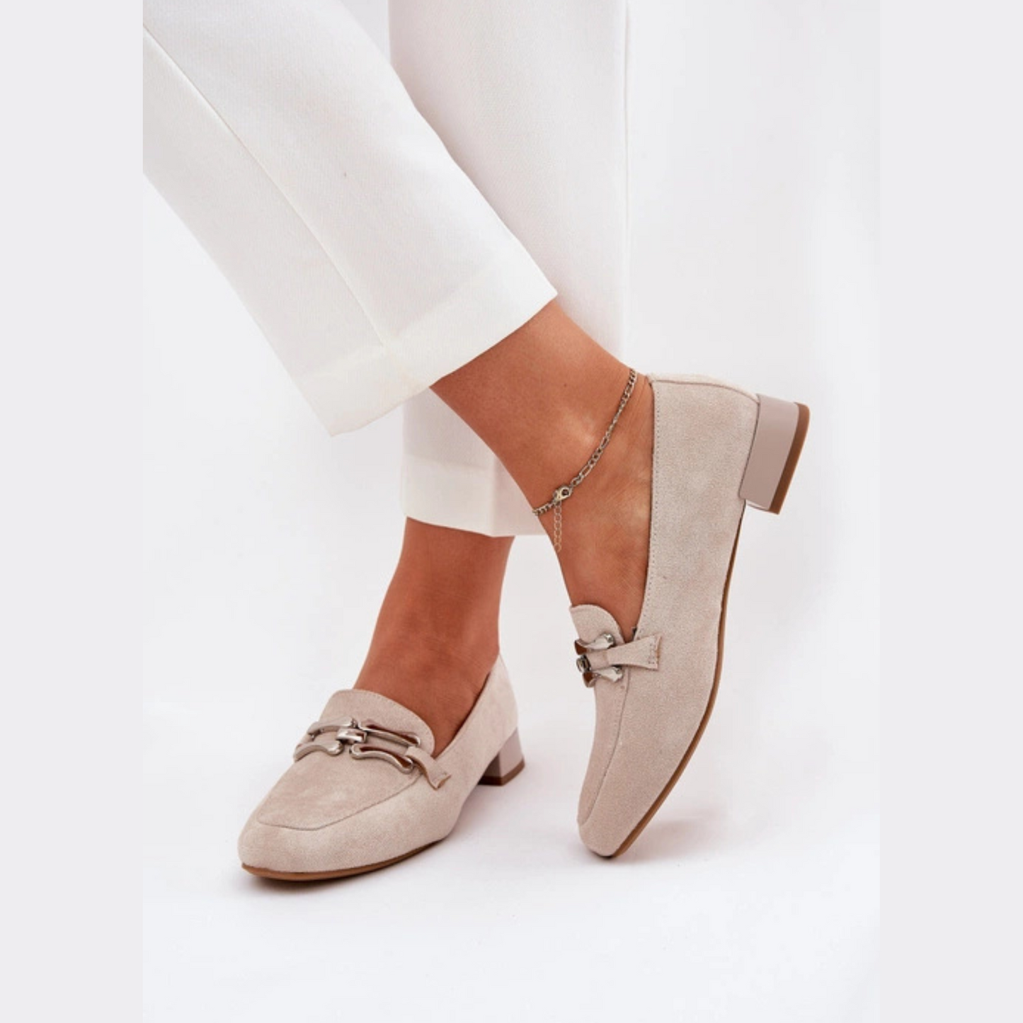 Loafers élégance confort, petit talon et boucle métallique