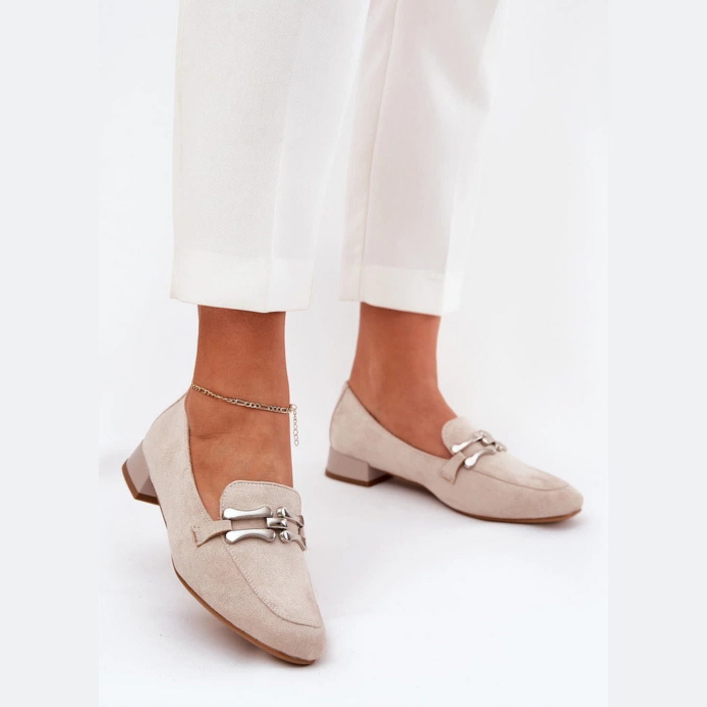 Loafers élégance confort, petit talon et boucle métallique