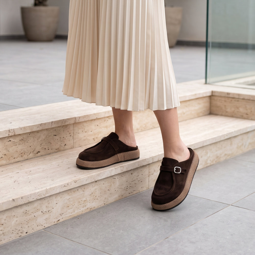 Sabots Femme à Détails Métalliques – Chic et Féminin