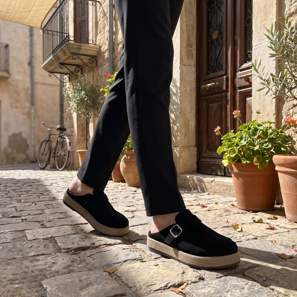 Sabots Femme à Détails Métalliques – Chic et Féminin