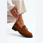 Loafers femmes –classique avec talon bas et boucle dorée