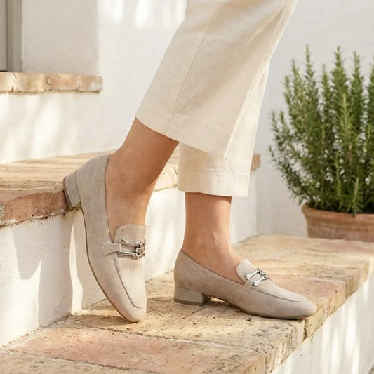 Loafers élégance confort, petit talon et boucle métallique