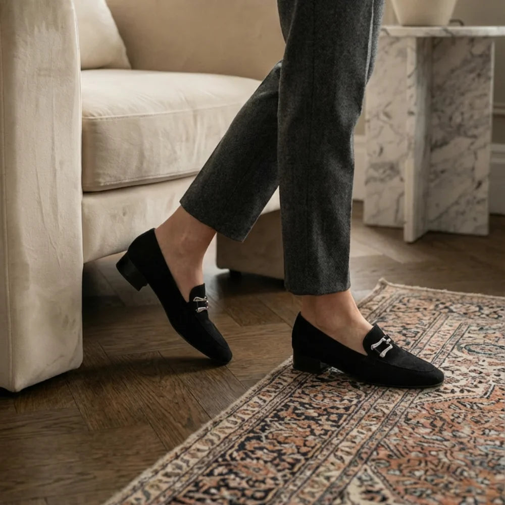 Loafers élégance confort, petit talon et boucle métallique